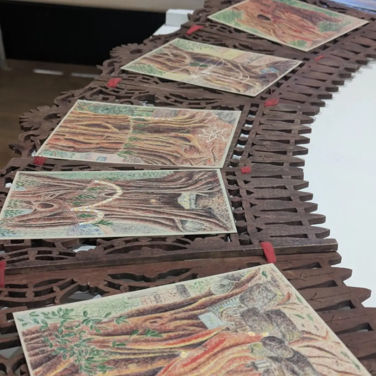 Fabrication de cartes à gratter au Musée d'Art et d'Histoire