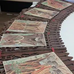 Fabrication de cartes à gratter au Musée d'Art et d'Histoire