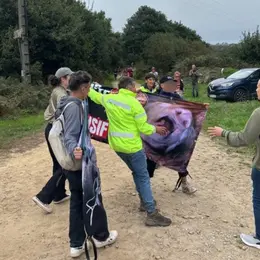 Action militante de FUTUR contre l'élevage intensif lors de la course Pig & Run à Plouarzel