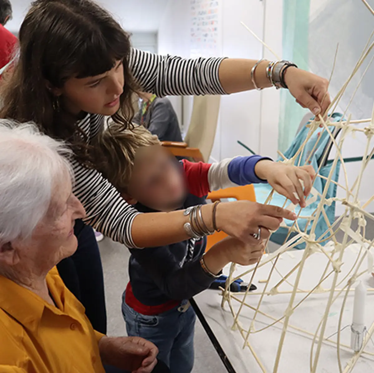 Ateliers de création collective au Parapluie d'Aurillac avec le collectif Les Poussières