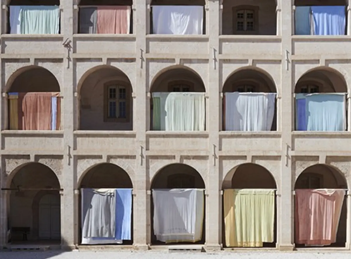 Installation artistique Dormir comme le soleil d'Adrien Vescovi à Marseille