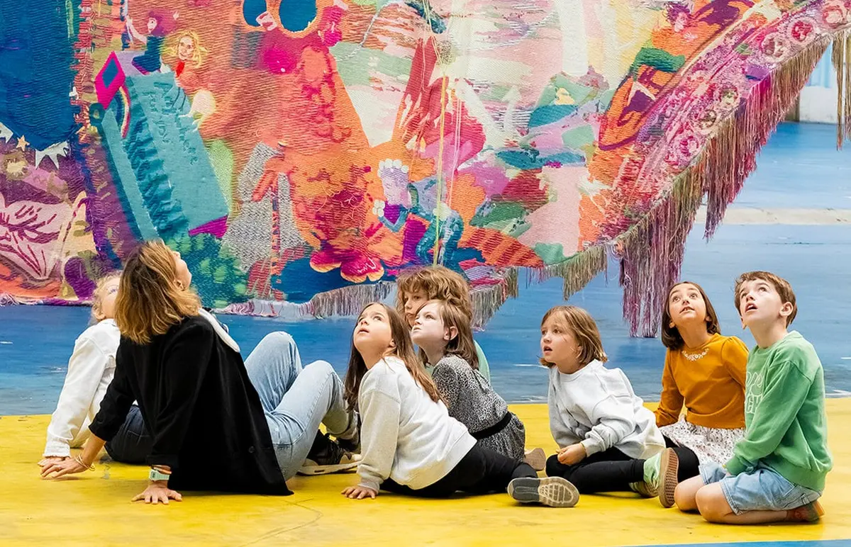 Visites et ateliers pour enfants à la Biennale de Lyon pendant les vacances de la Toussaint
