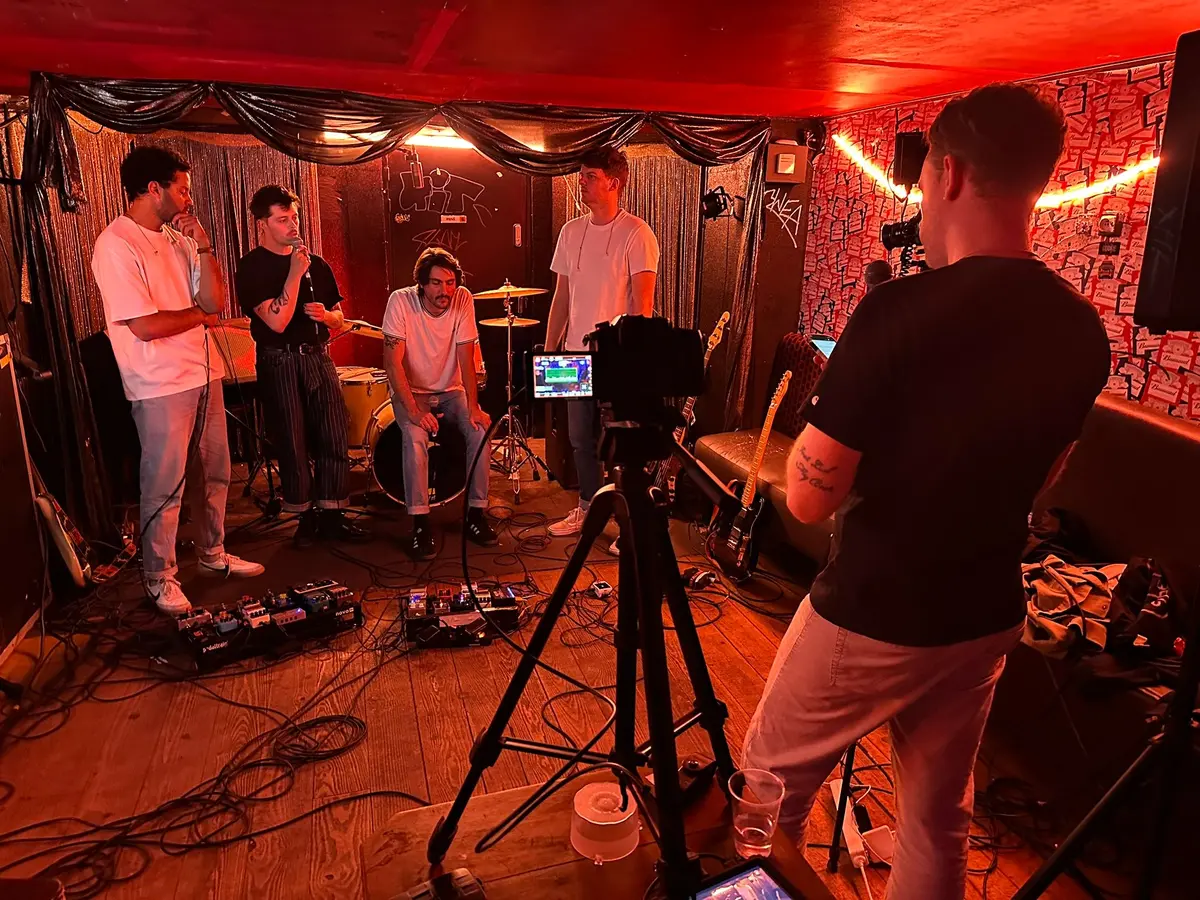 ZONBI en session live : la rasin wave parisienne entre jazz, no wave et mizik haïtienne