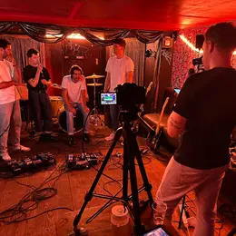 ZONBI en session live : la rasin wave parisienne entre jazz, no wave et mizik haïtienne