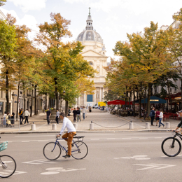 Le nouveau plan vélo de Paris : 140 km de pistes cyclables et 420 carrefours sécurisés d'ici 2032