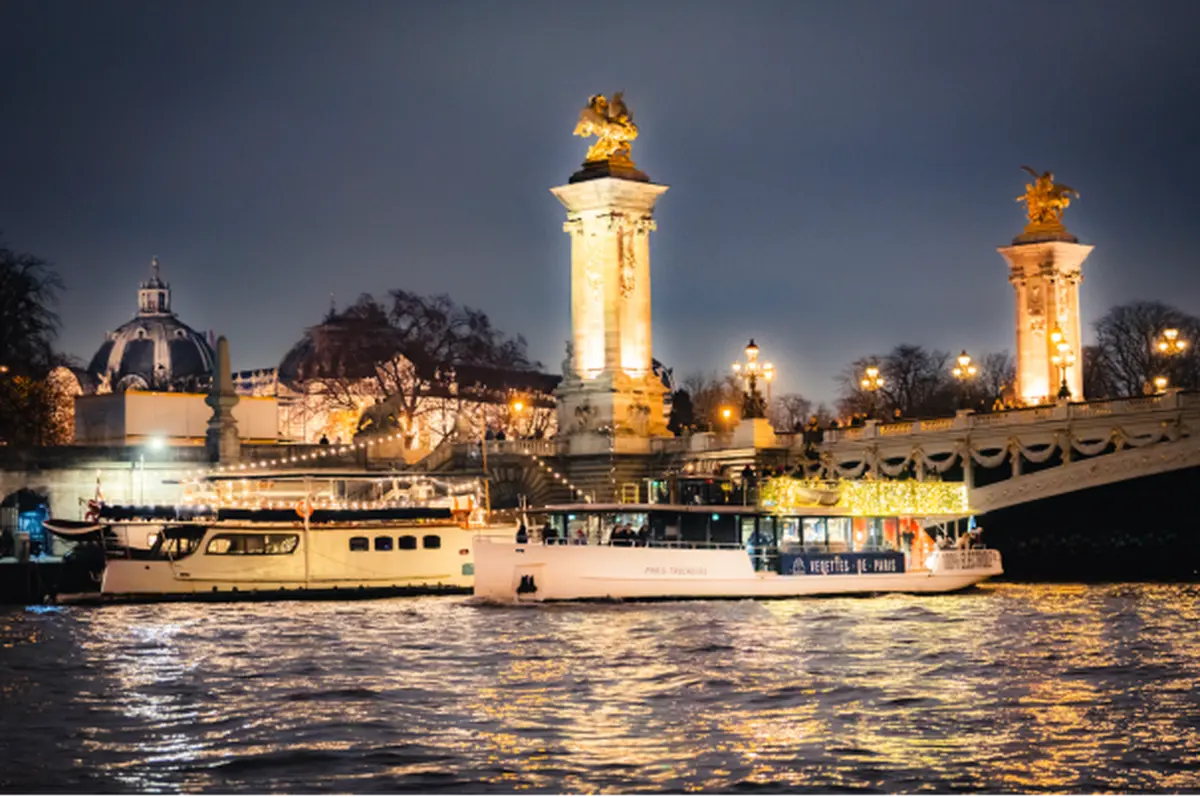 Croisière du Nouvel An sur la Seine avec les Vedettes de Paris