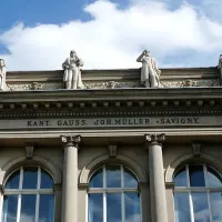 Les grands lettrés germaniques sont mis à l'honneur avec 26 statues tout au long de la corniche &copy; Ji-Elle