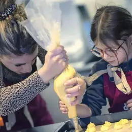 Ateliers cuisine et pâtisserie en famille chez Salt & Pepper