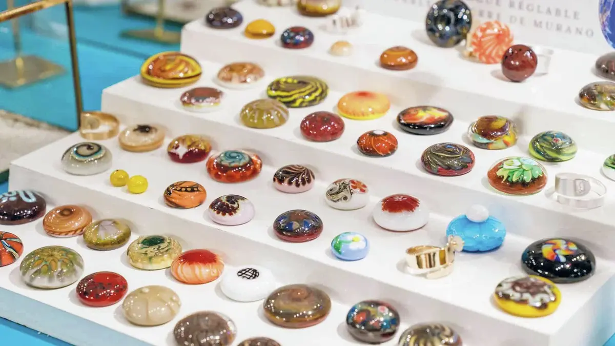 Plusieurs créations uniques du souffleur verrier , et Meilleur Ouvrier de France Sébastien Garrigue.