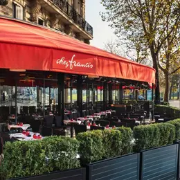 3 terrasses parisiennes à découvrir cet été dans le 8e arrondissement pour déjeuner face à la Tour Eiffel ou s'attarder au coeur du Triangle d'Or