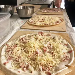 Atelier de confection de tartes flambées alsaciennes