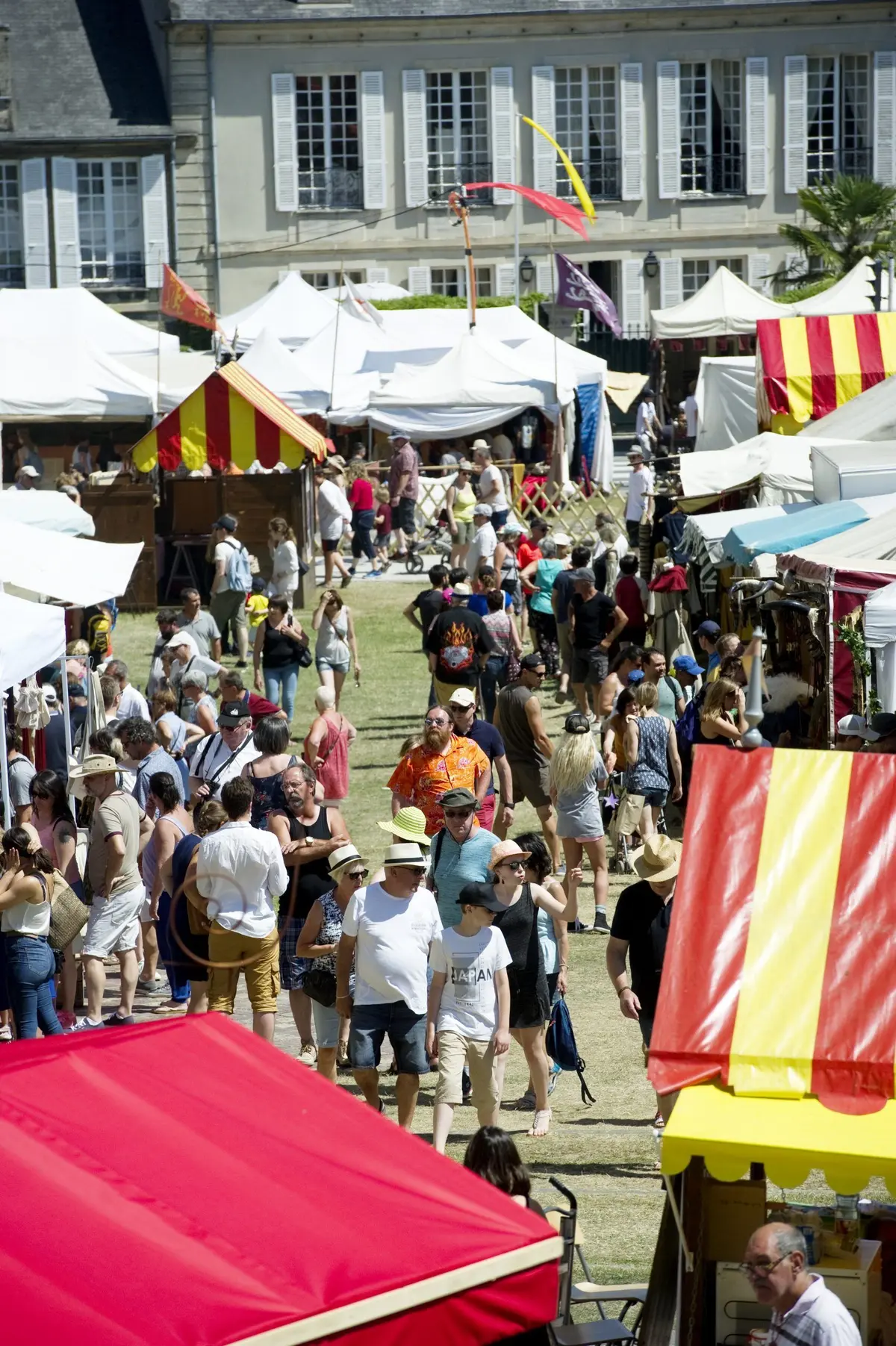 Chaque année, les Médiévales de Bayeux attirent de nombreux spectateurs dans la cité médiévale. 