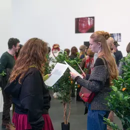 Visite : Veuillez rester groupés