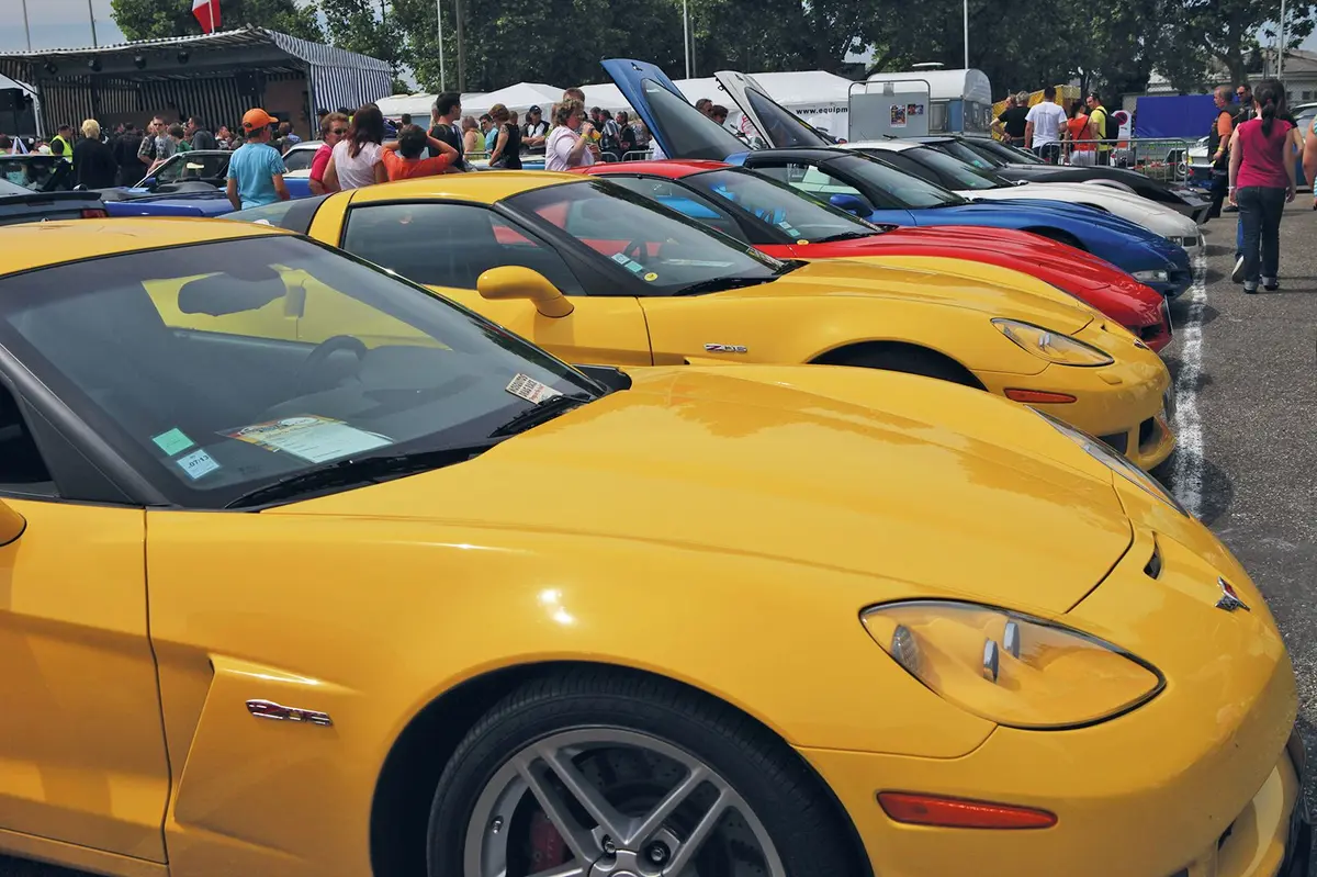 De jolies Corvette à voir au Fun Car Sho