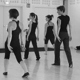 Cours de danse moderne jazz adulte niveau débutant/moyen