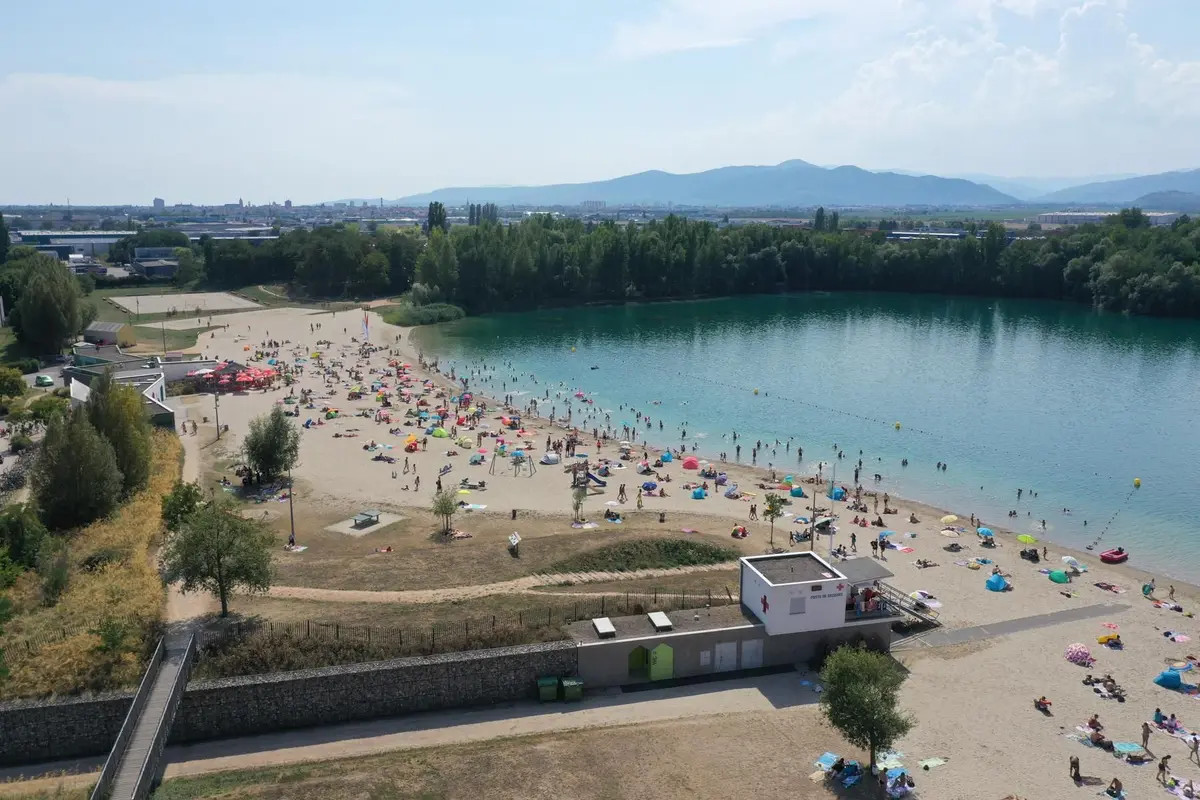La Beach Party va faire danser la base nautique samedi soir.