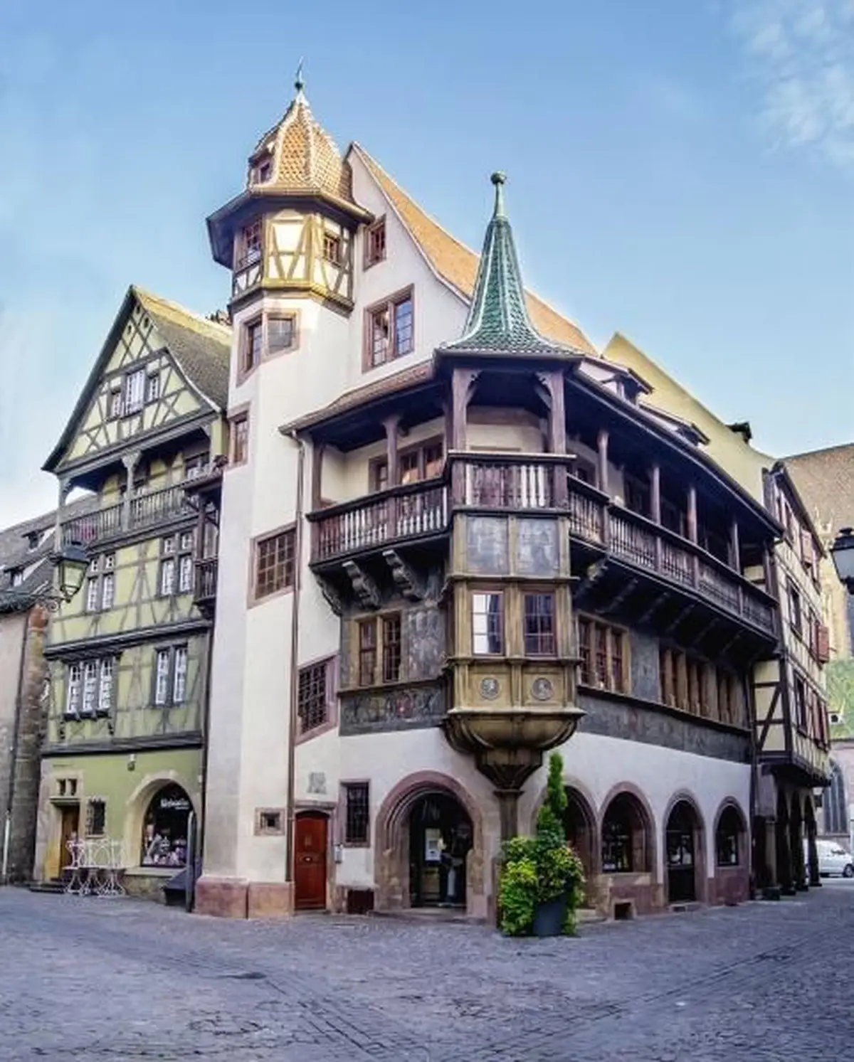 Le centre de Colmar regorge de détails à chercher en levant les yeux.