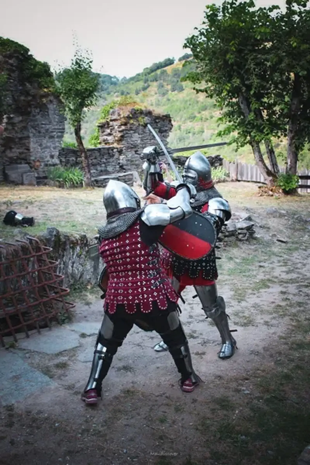500 ANS CLOCHER CATHÉDRALE - Spectacle d'escrime Combat en armure