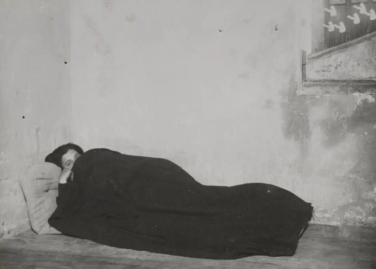 Entre archives, histoire et création, rendre compte de l’enfermement au féminin