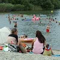 Le plan d’eau de Reiningue garde un air de vacances jusqu’à fin août. &copy; L’Alsace / Thierry Gachon