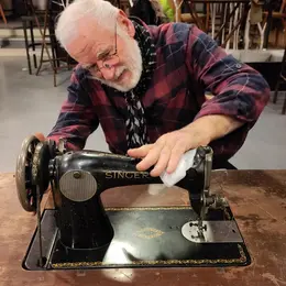 Atelier collectif : remise en état et entretien de machines à coudre