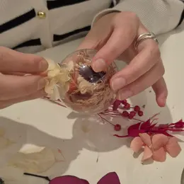 Atelier Boules de Noël en fleurs séchées 