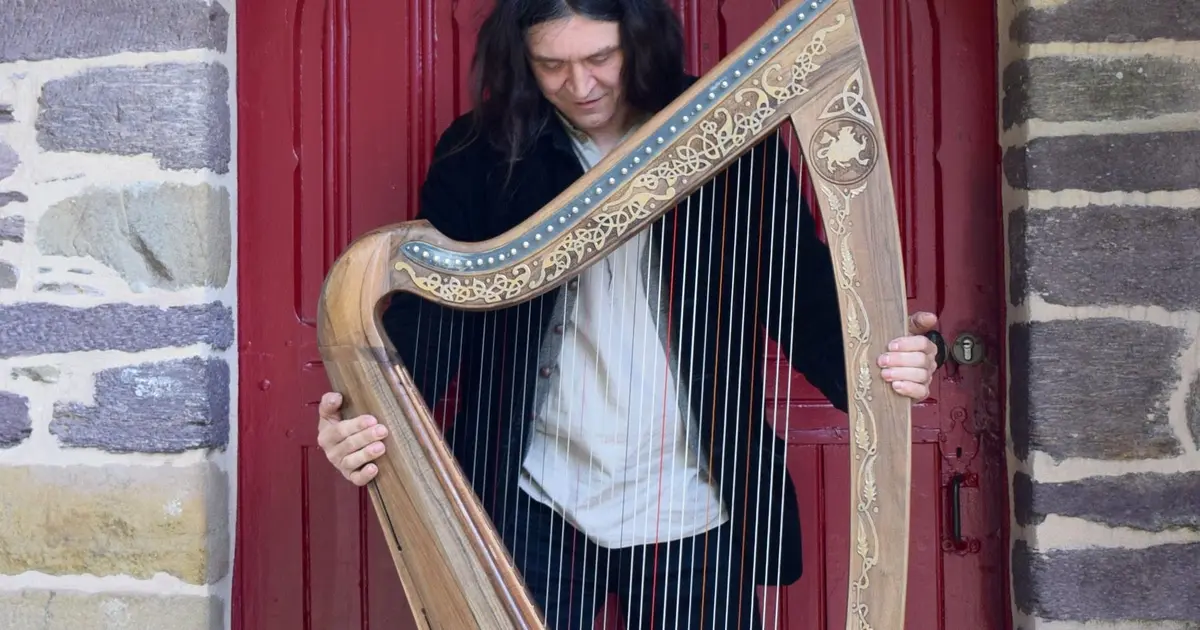 Christophe GUILLEMOT harpeur luthier