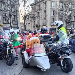 La balade des Pères-Noël  à moto