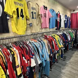 Boutique éphémère maillots football, rugby NBA, vintage