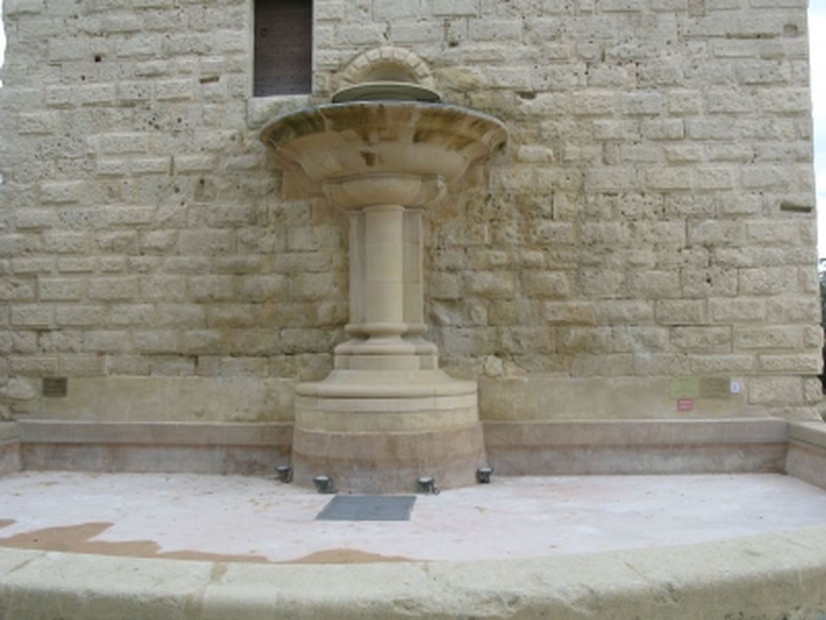 à La Recherche De L’eau Dans Gignac