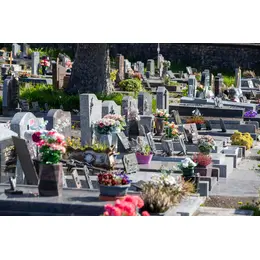 À Rennes, une braderie pas comme les autres va vendre… des objets funéraires !