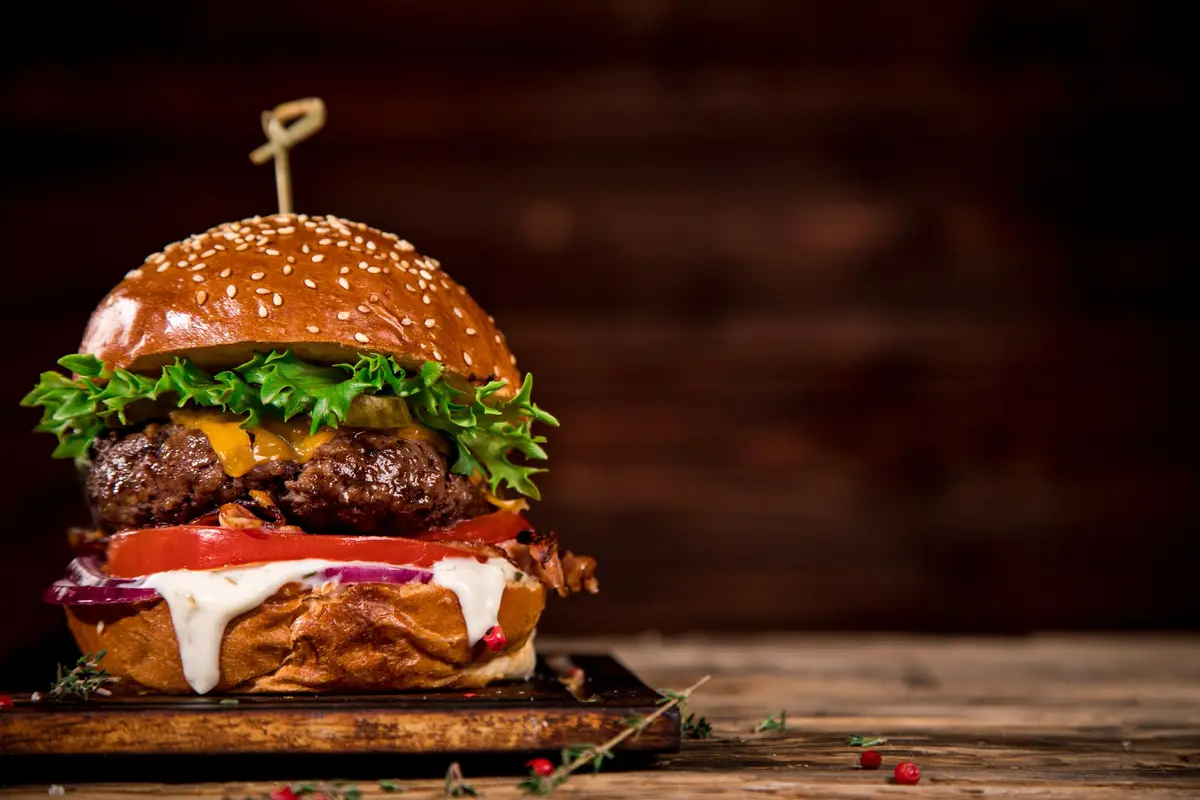 À Tours, le double champion de France du burger tourne la page et ouvre un nouveau concept près de la gare