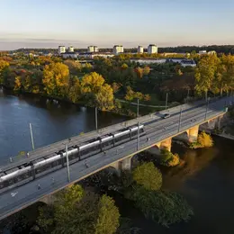 À Tours, un pont entier a été démoli pour laisser passer le futur tramway