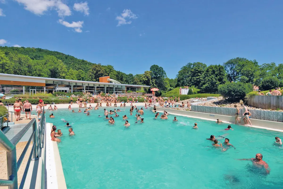 La Piscine de Munster : deux hectares de baignade au pied des Vosges