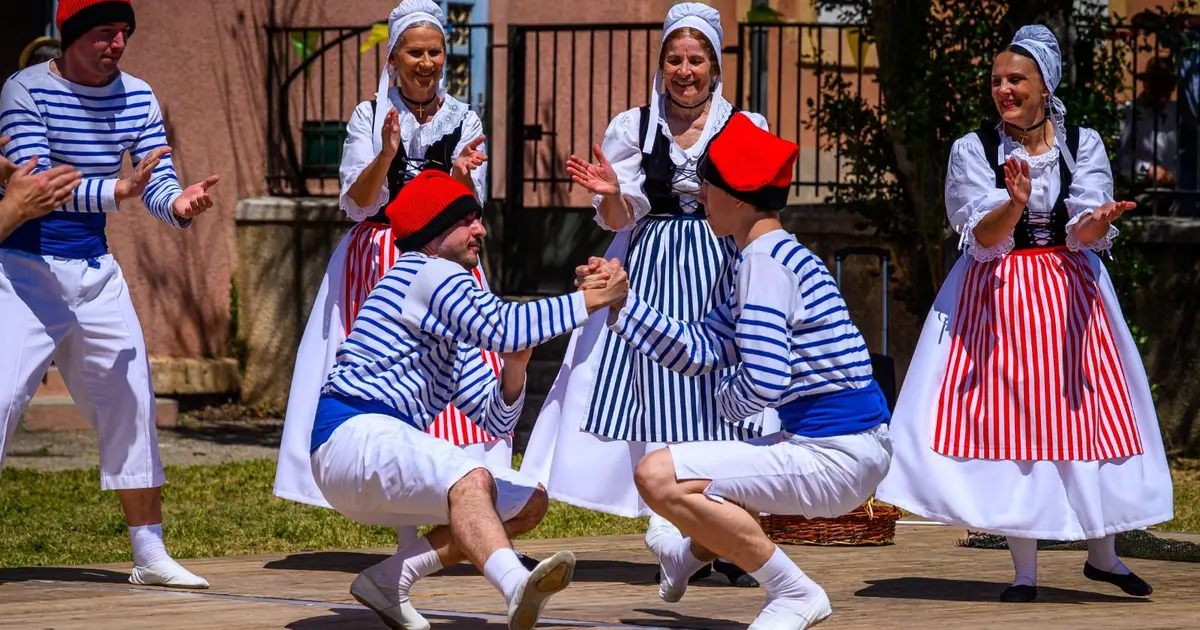 Regards croisés: Alsace/Provence. Les Burgdeïfala invitent les Enfants d'Arausio