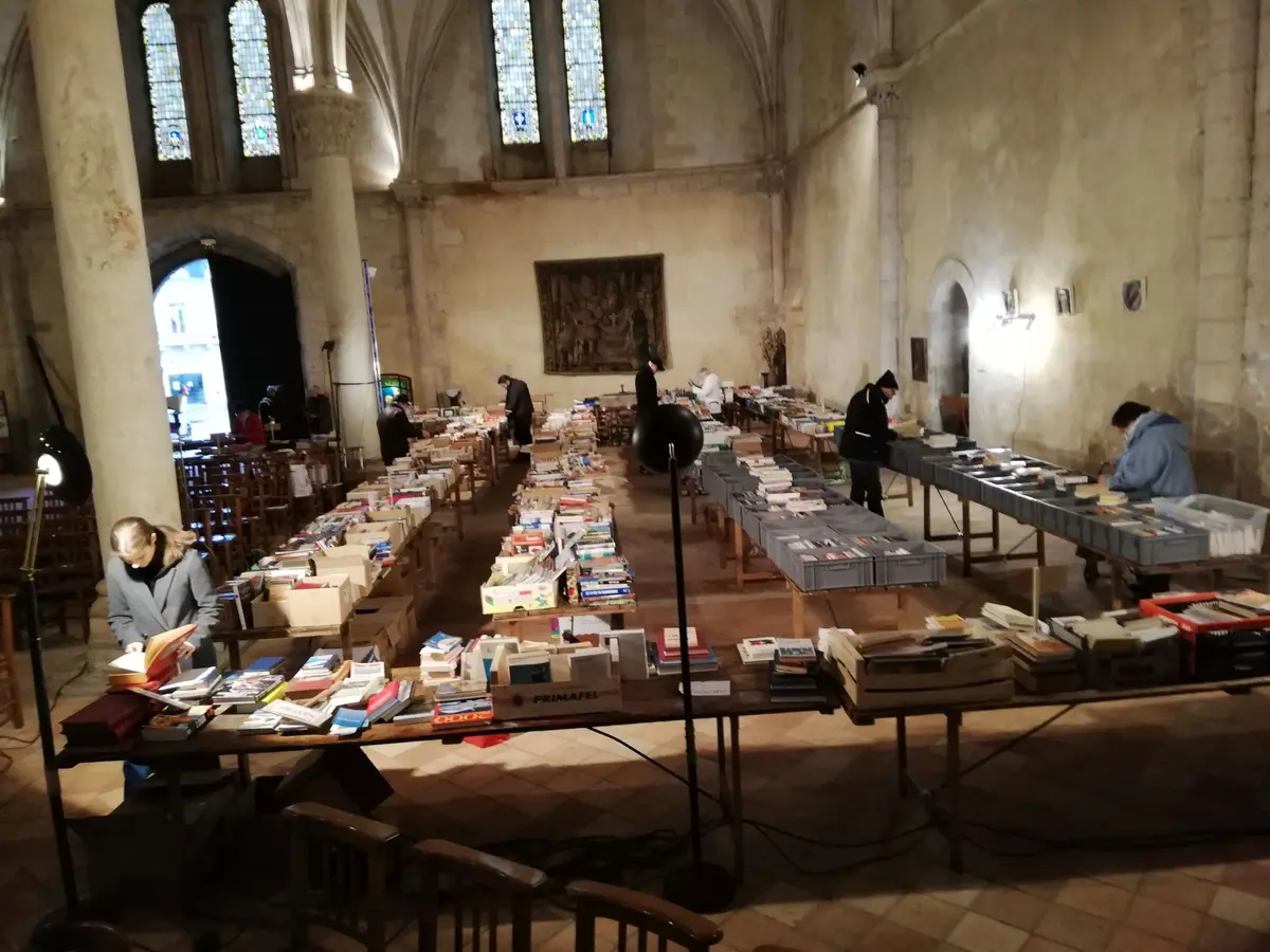 marché aux livres d'occasion à petits prix