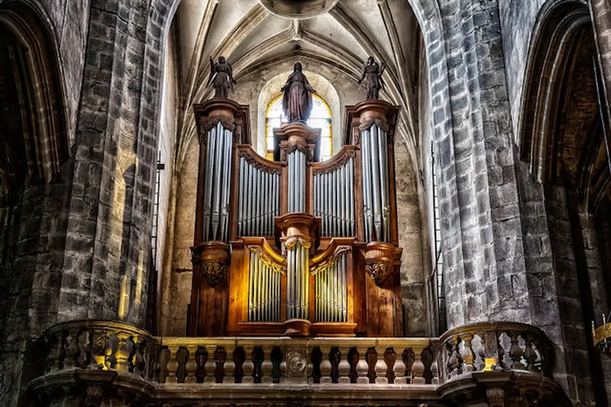 Accompagnement musical de la messe (10h30) et pièces d'orgue suivies du concert exceptionnel (12h30)- 9 siècles d'Art choral