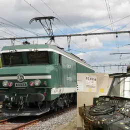 Visite de la cabine de conduite de la locomotive CC 6558