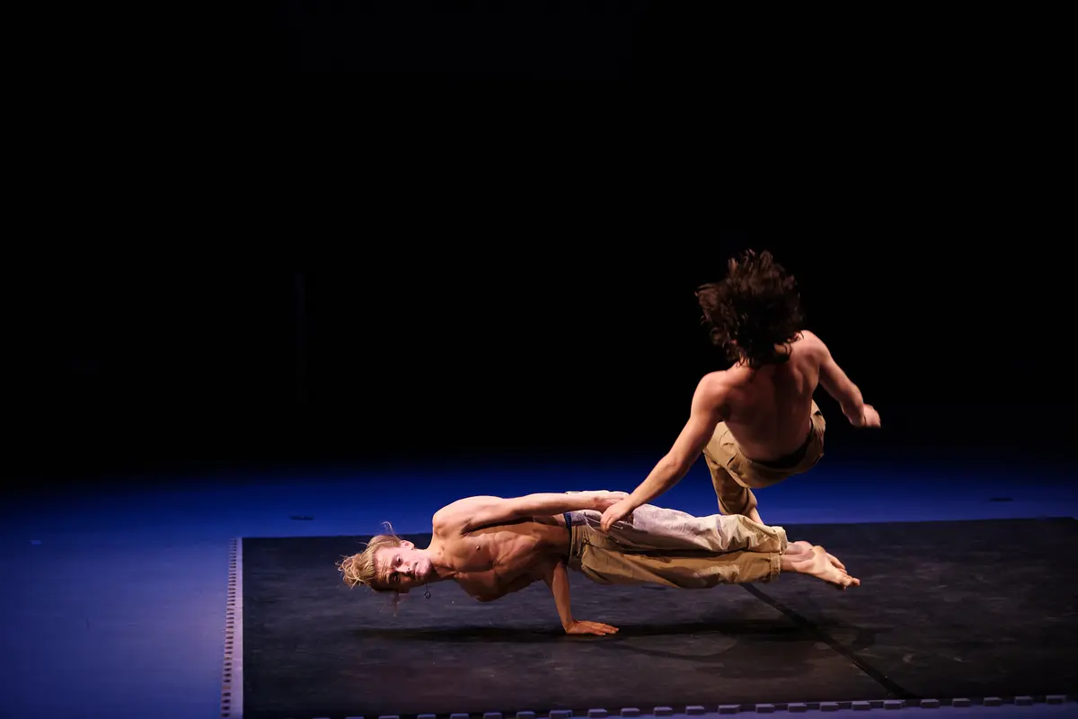 Agora Pôle National Cirque - Au commencement était la chute / Jules Houdin et Guilhèm Charrier