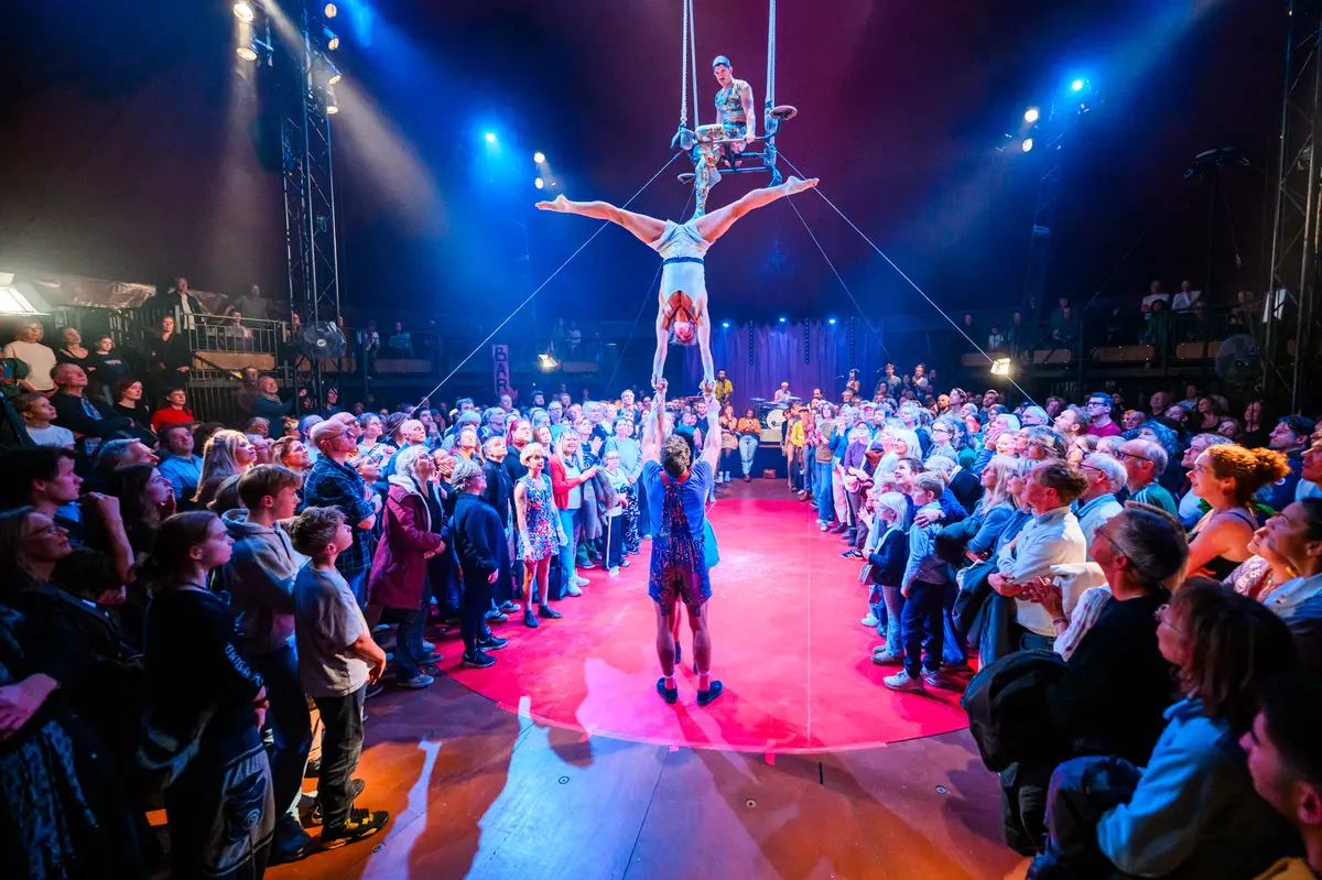 Agora Pôle National Cirque - Tout va hyper bien / Collectif Malunés