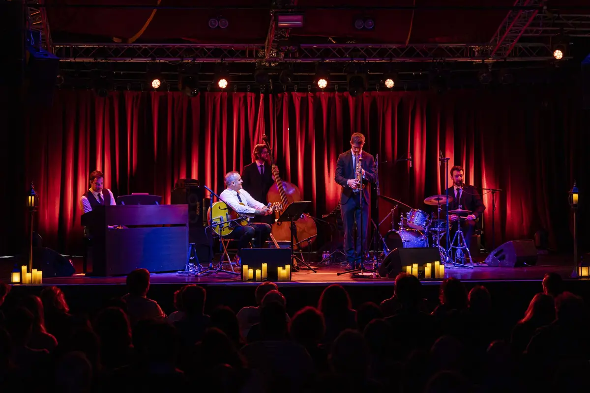 L'ambiance chic d'un bar jazz avec The Jazz Room