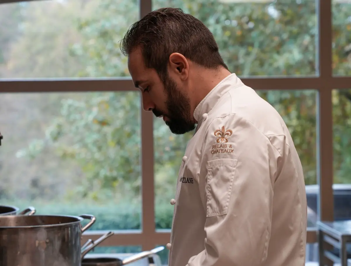 Le chef Alexandre Ziane prend les rênes du restaurant Lassey au Château Sainte-Sabine