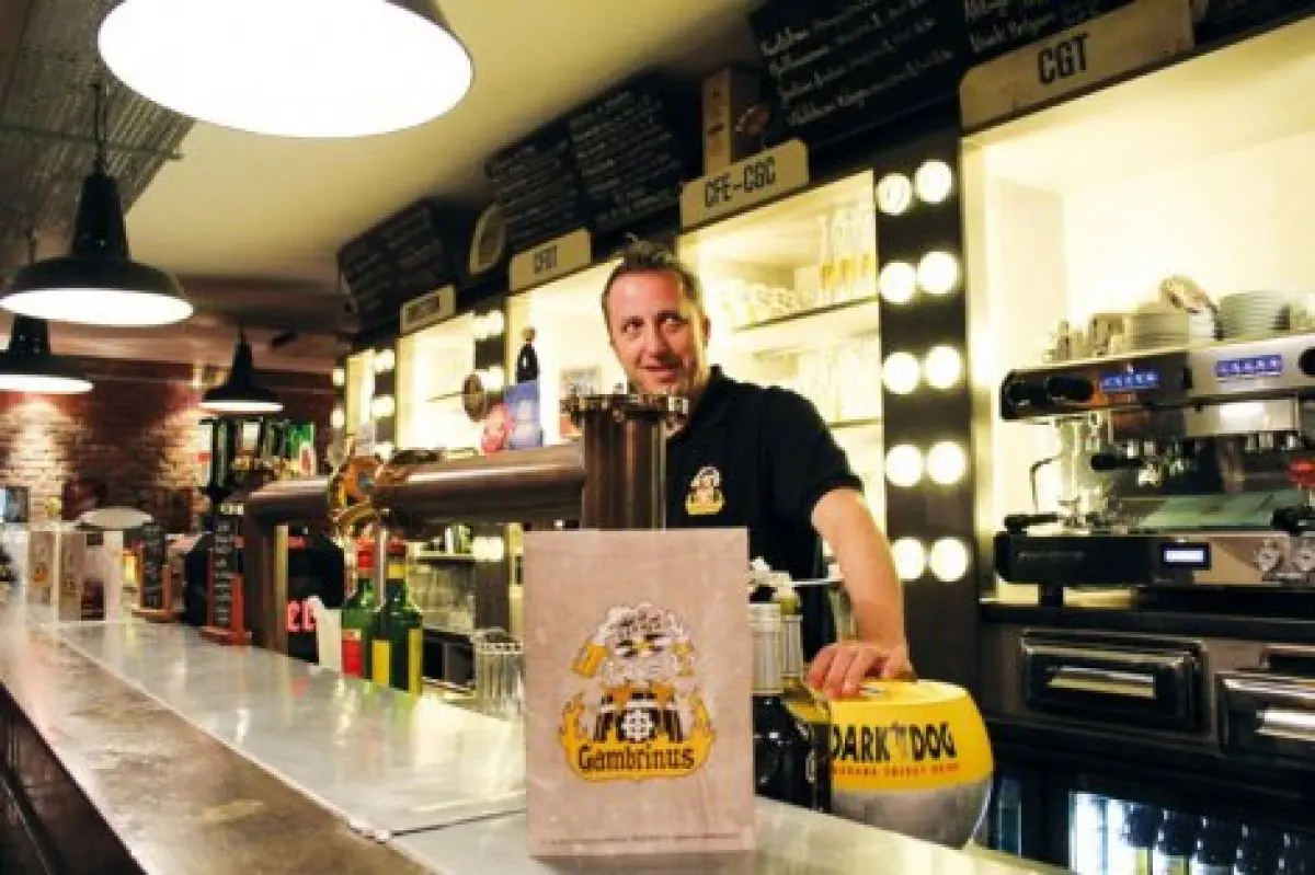 Aller boire des coups au Gambrinus.