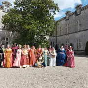 Animation en costume d’époque au Château Royal de Cazeneuve