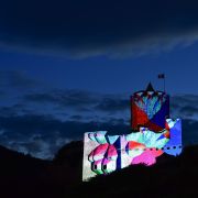 Animations lumineuses dans les châteaux d\'Alsace : mapping et géode immersive