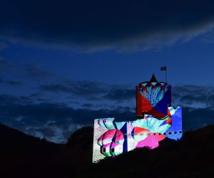 Animations lumineuses dans les châteaux d\'Alsace : mapping et géode immersive