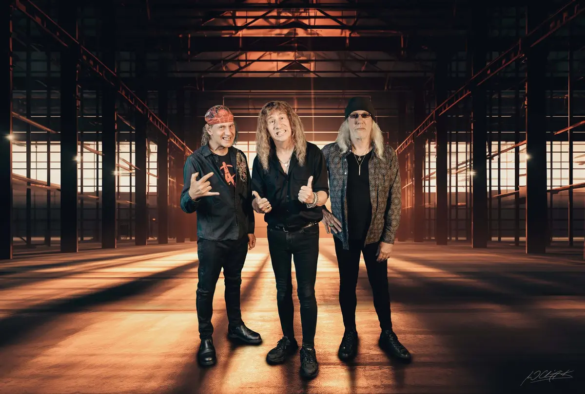 Anvil Live At Crossroad