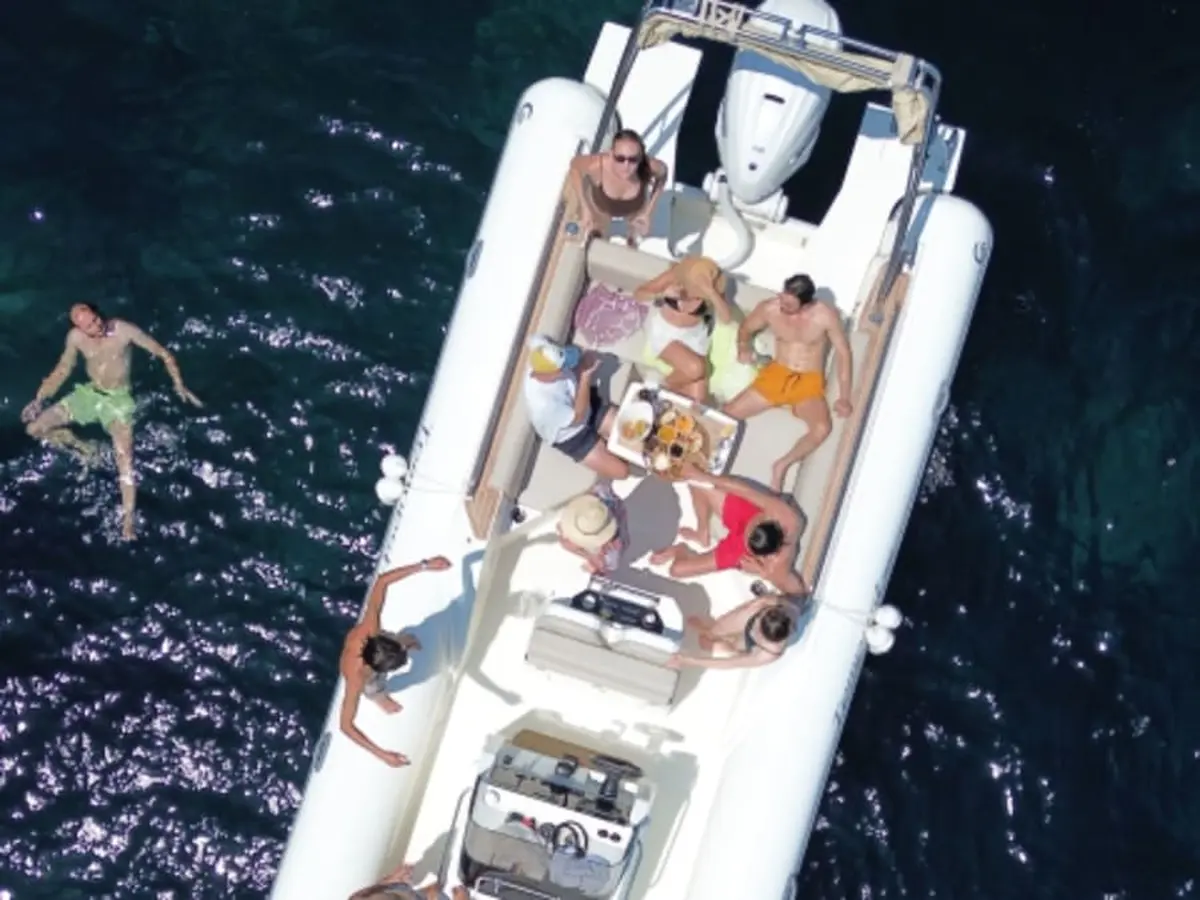 Apéritif en mer sur un bateau privatisé vers Porquerolles (83)