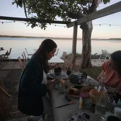 Apéro céramique au bord du lac d'Azur la Paillote gourmande à Azur