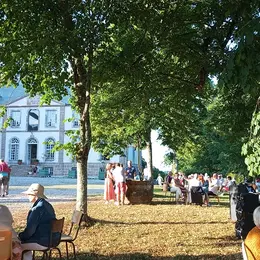 Apéro du vendredi au château de Carneville